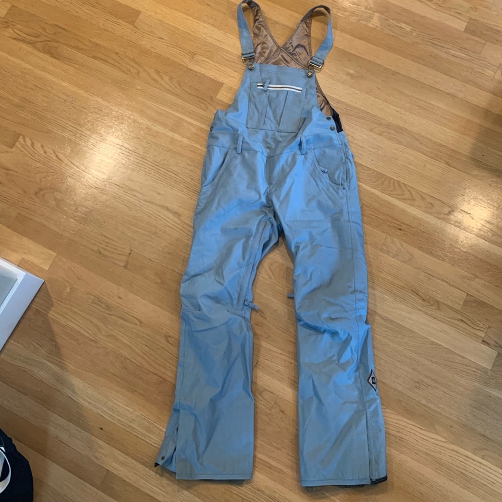 686 ski and snowboard bibbed snow pants.